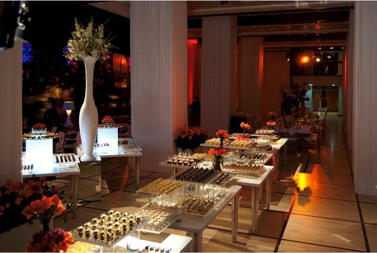 Rouge Traiteur | 5663 Av. Royalmount, Mont-Royal, QC H4P 2P9, Canada | Phone: (514) 991-3341