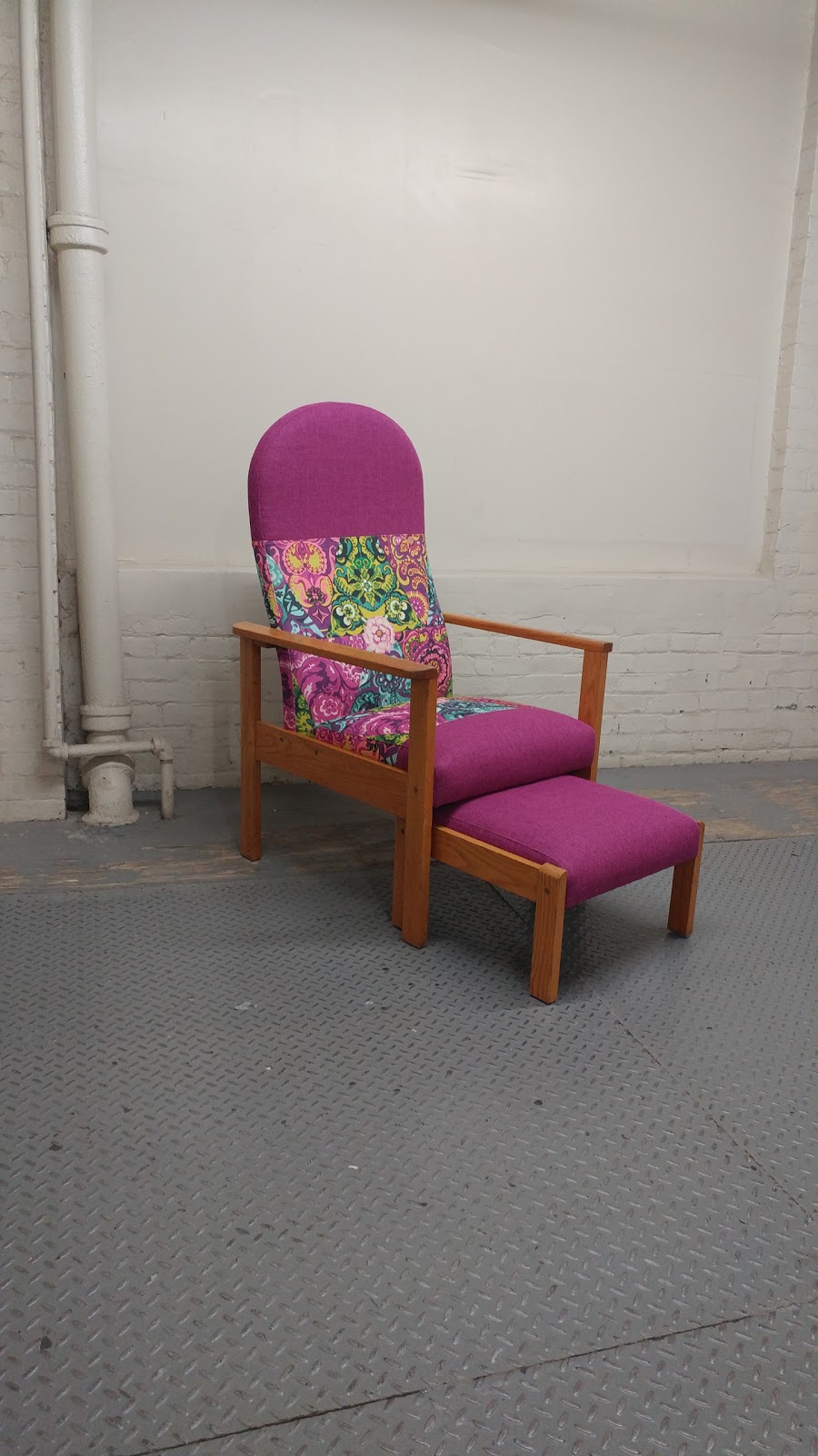 Le Divan Dodu | ex- Usine Cadbury, 5425 Rue de Bordeaux #112, Montréal, QC H2H 2P9, Canada | Phone: (514) 691-0638
