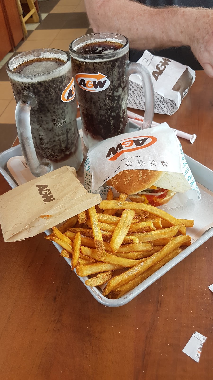 A&W Canada | 506 McNeely Ave, Carleton Place, ON K7C 0A7, Canada | Phone: (613) 253-8777