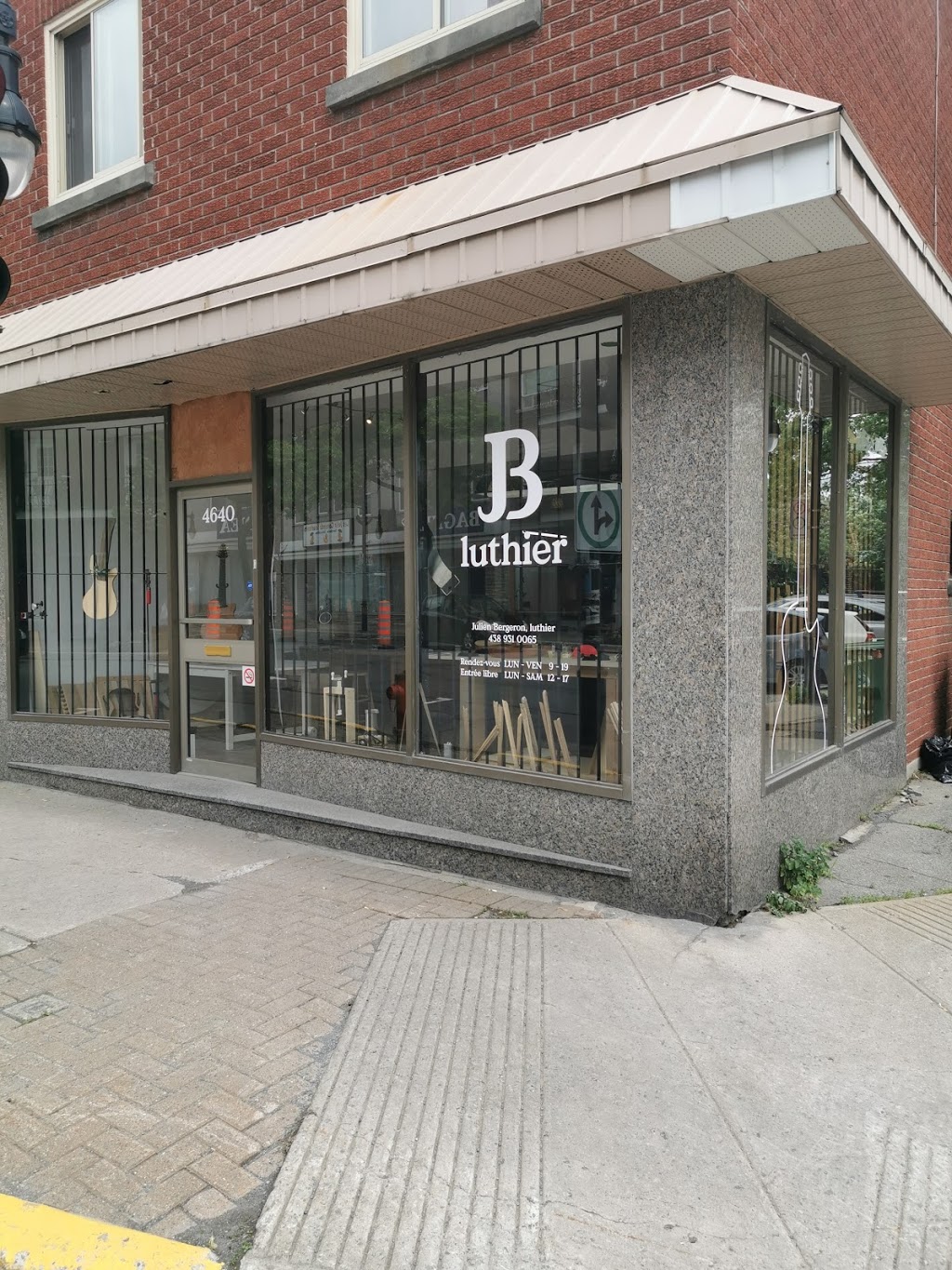 Julien Bergeron, Luthier designer | 4640 Rue Sainte-Catherine E, Montréal, QC H1V 1Y9, Canada | Phone: (438) 931-0065