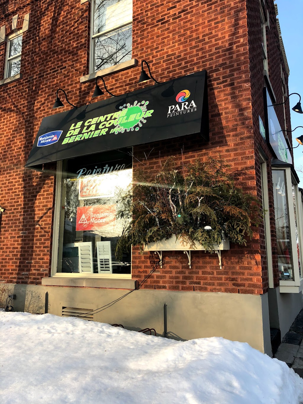 Centre De La Couleur Bernier Inc | 1451 Rue Fleury E, Montréal, QC H2C 1S3, Canada | Phone: (514) 382-4961