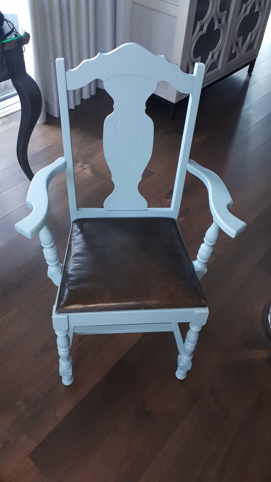 Paez Professional Upholstering | 120 Lakeshore Rd W, Oakville, ON L6K 1E3, Canada | Phone: (647) 885-0506