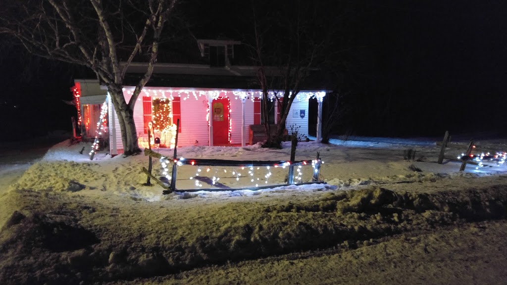 Gîte à la Vieille École | 5762 Chemin St Martin, La Baie, QC G7B 3N9, Canada | Phone: (418) 544-5094