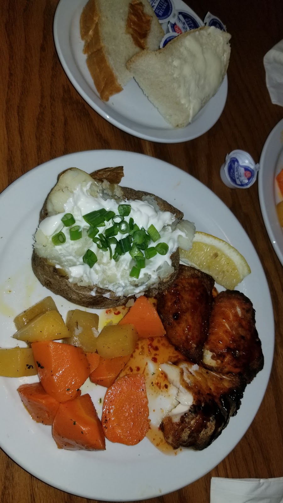 Brothers 2 Restaurant | 618 Water St E, Summerside, PE C1N 4K2, Canada | Phone: (902) 436-9654