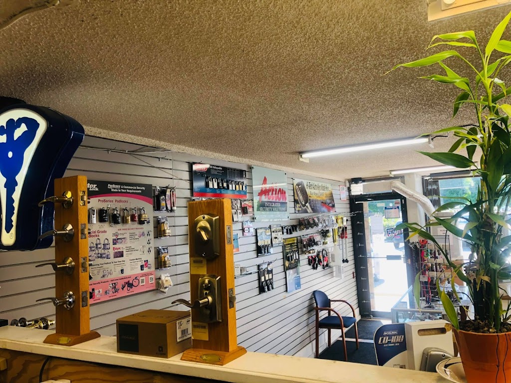 Guildford Locksmith | 10226 152 St Unit 108, Surrey, BC V3R 6N7, Canada | Phone: (604) 588-3835
