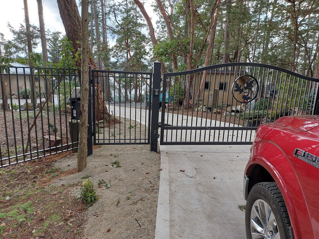 Vancouver Island Fence Company | Nanoose Rd, Nanoose Bay, BC V9P 9E6, Canada | Phone: (250) 741-7624