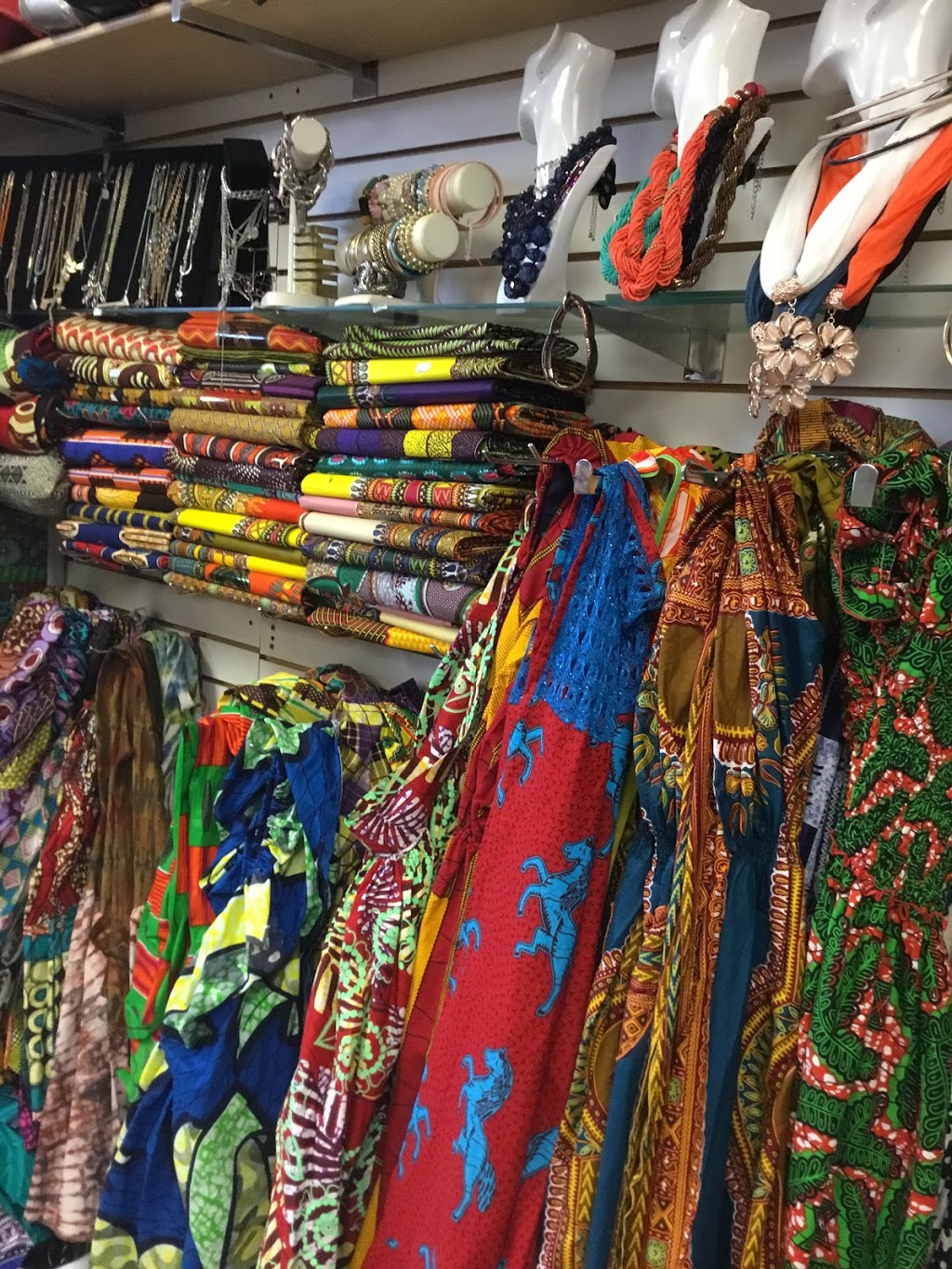 Salon De Beauté Vicky | 4318 Boul Henri-Bourassa E, Montréal-Nord, QC H1H 1L8, Canada | Phone: (514) 327-7754