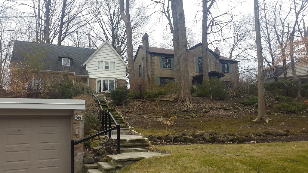 Cortleigh Parkette | 375 Cortleigh Blvd, North York, ON M5N 1R4, Canada