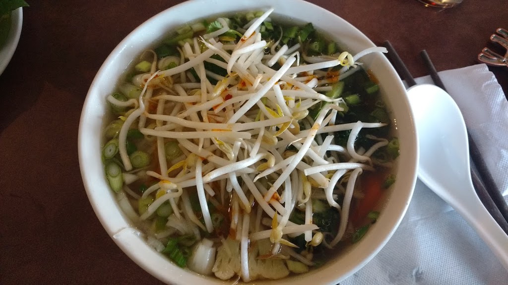 Pho Phuong Hong Vietnamese Restaurant | 20306 Dewdney Trunk Rd #6, Maple Ridge, BC V2X 3E1, Canada | Phone: (604) 465-2300