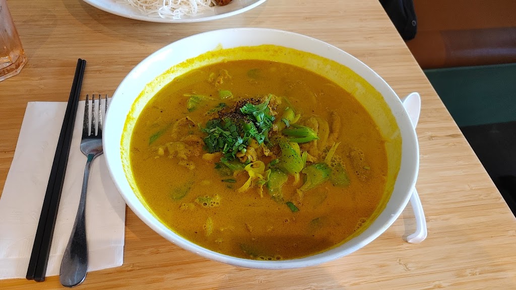 MAMA LA Vietnamese Cuisine | 8 Aquitania Blvd W #50, Lethbridge, AB T1J 5L4, Canada | Phone: (403) 394-2718