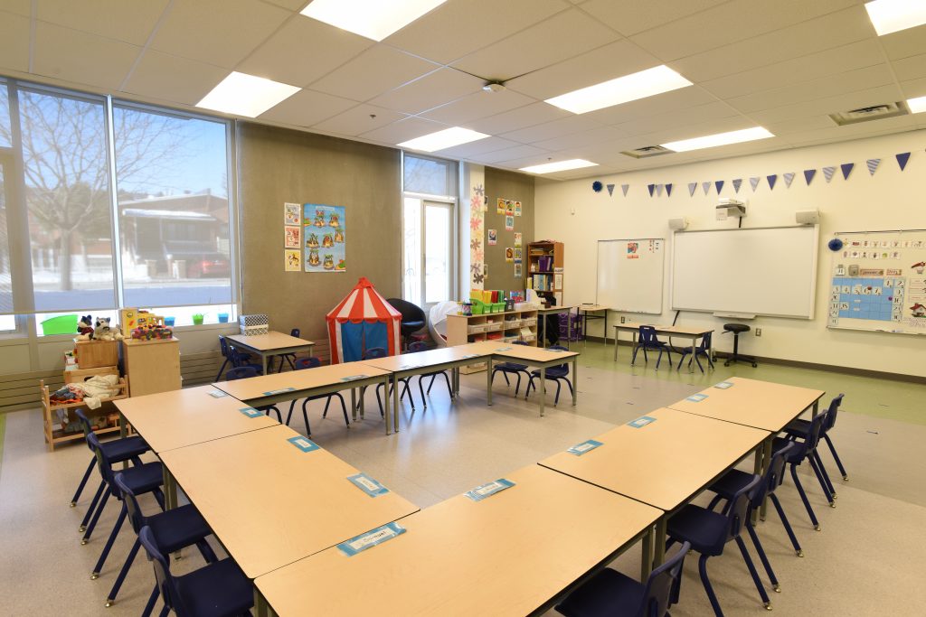 LOrée-du-parc Primary School | 7500 Rue Jean-Chevalier, LaSalle, QC H8N 2J4, Canada | Phone: (514) 748-4644