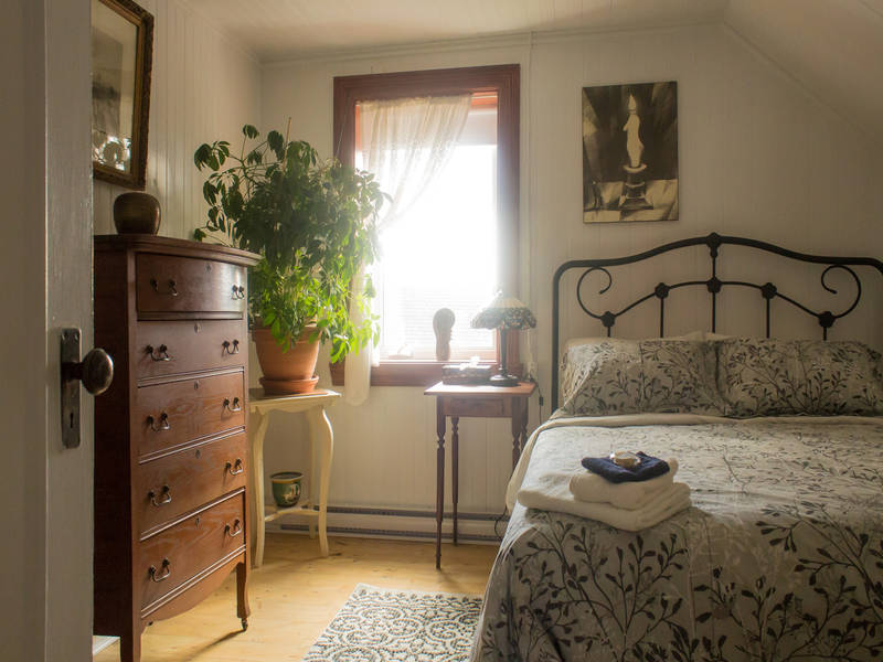 Aux Chants des Oiseaux | 434 Rue Principale, Saint-Éloi, QC G0L 2V0, Canada | Phone: (581) 648-8644