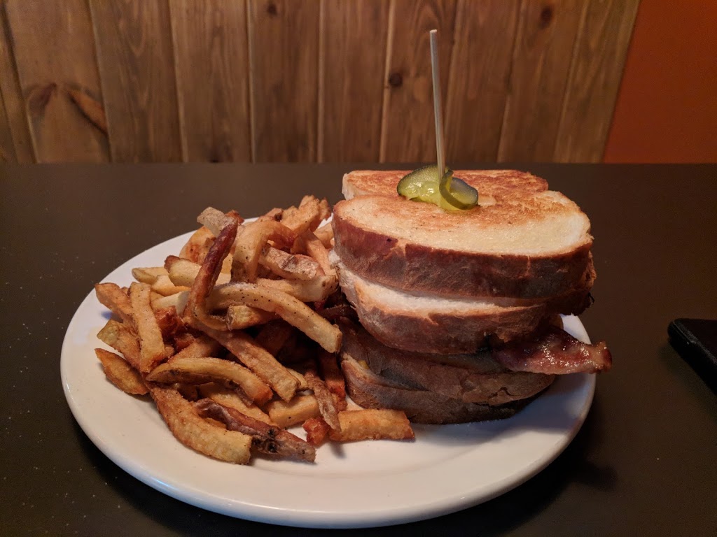 Danbys Roadhouse | 6127 Perth St, Richmond, ON K0A 2Z0, Canada | Phone: (613) 838-2828
