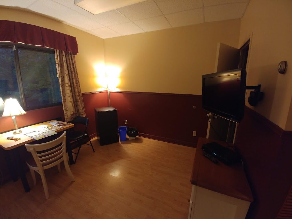 Auberge Du Mont Rigaud | 20 Rue Bourget, Rigaud, QC J0P 1P0, Canada | Phone: (450) 451-2202