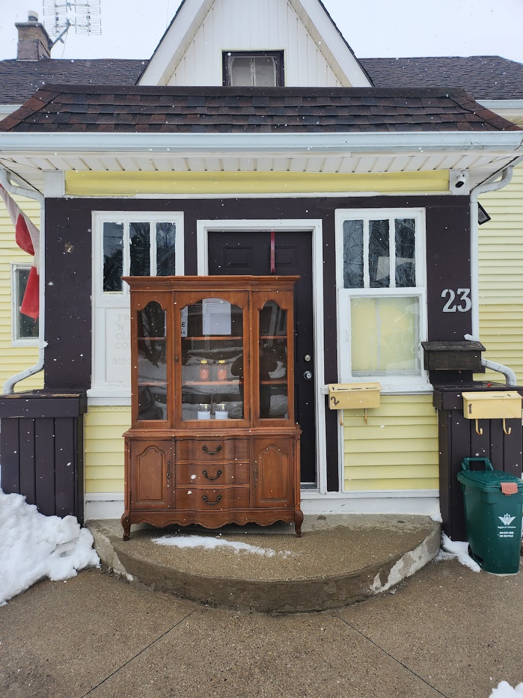 The Bees Bounty - Cambridge | 23 Hopeton St, Cambridge, ON N1R 3T4, Canada | Phone: (519) 568-9406