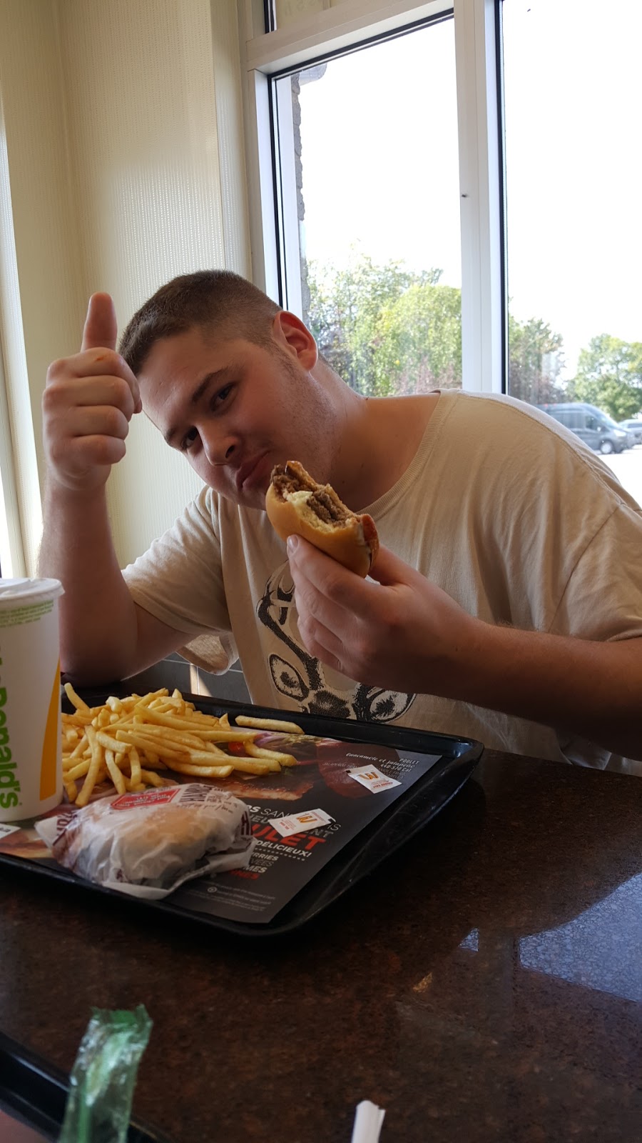 McDonalds | 848 Boulevard de lAnge Gardien N, LAssomption, QC J5W 4M9, Canada | Phone: (450) 589-0229