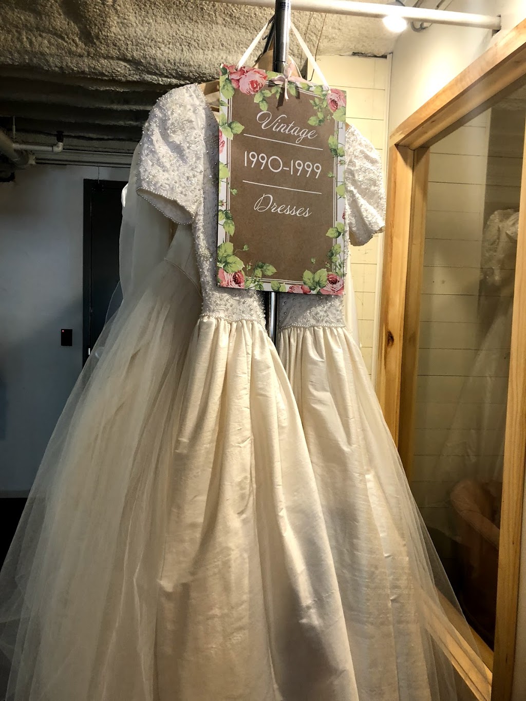 Ginas Closet | 1441 King St N, St. Jacobs, ON N0B 2N0, Canada | Phone: (519) 240-0860