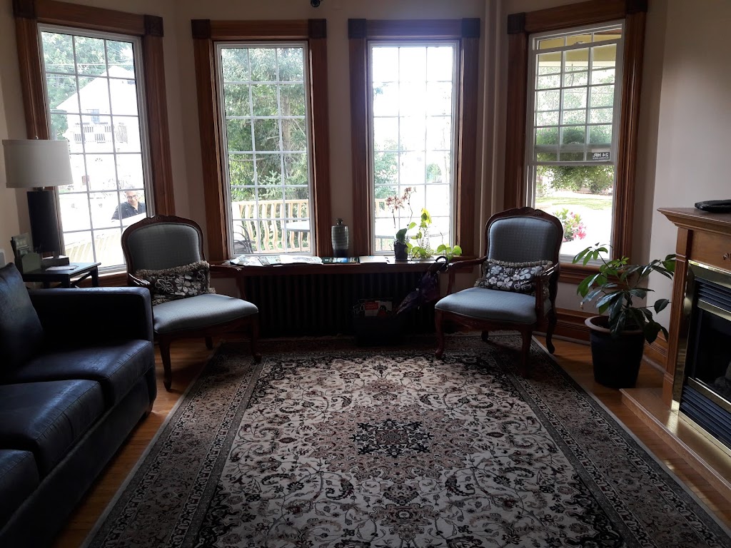 ELLIS HOUSE BED AND BREAKFAST - NIAGARA FALLS | 4284 Ellis St, Niagara Falls, ON L2E 1H1, Canada | Phone: (905) 358-0336