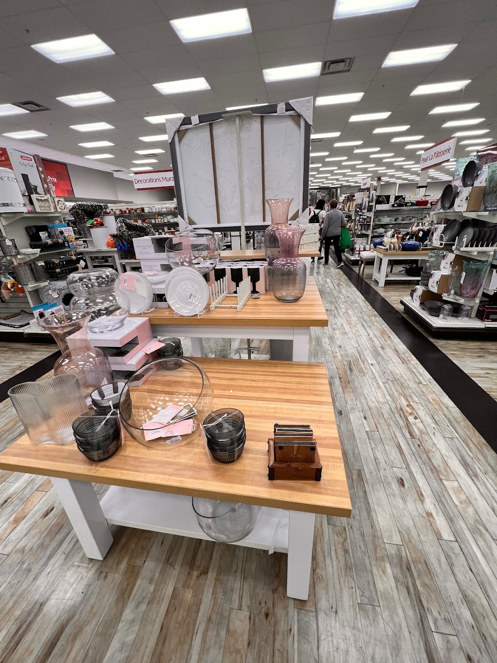 Winners & HomeSense | 2000 - 7275, Rue Sherbrooke Estates, Montreal, QC H1N 1E9, Canada | Phone: (514) 798-1908