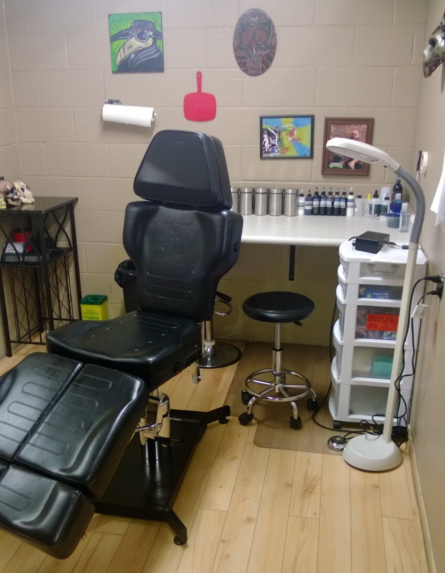 Neon Crab Tattoos & Piercing | 1050 Kipps Ln, London, ON N5Y 4S5, Canada | Phone: (519) 433-2722