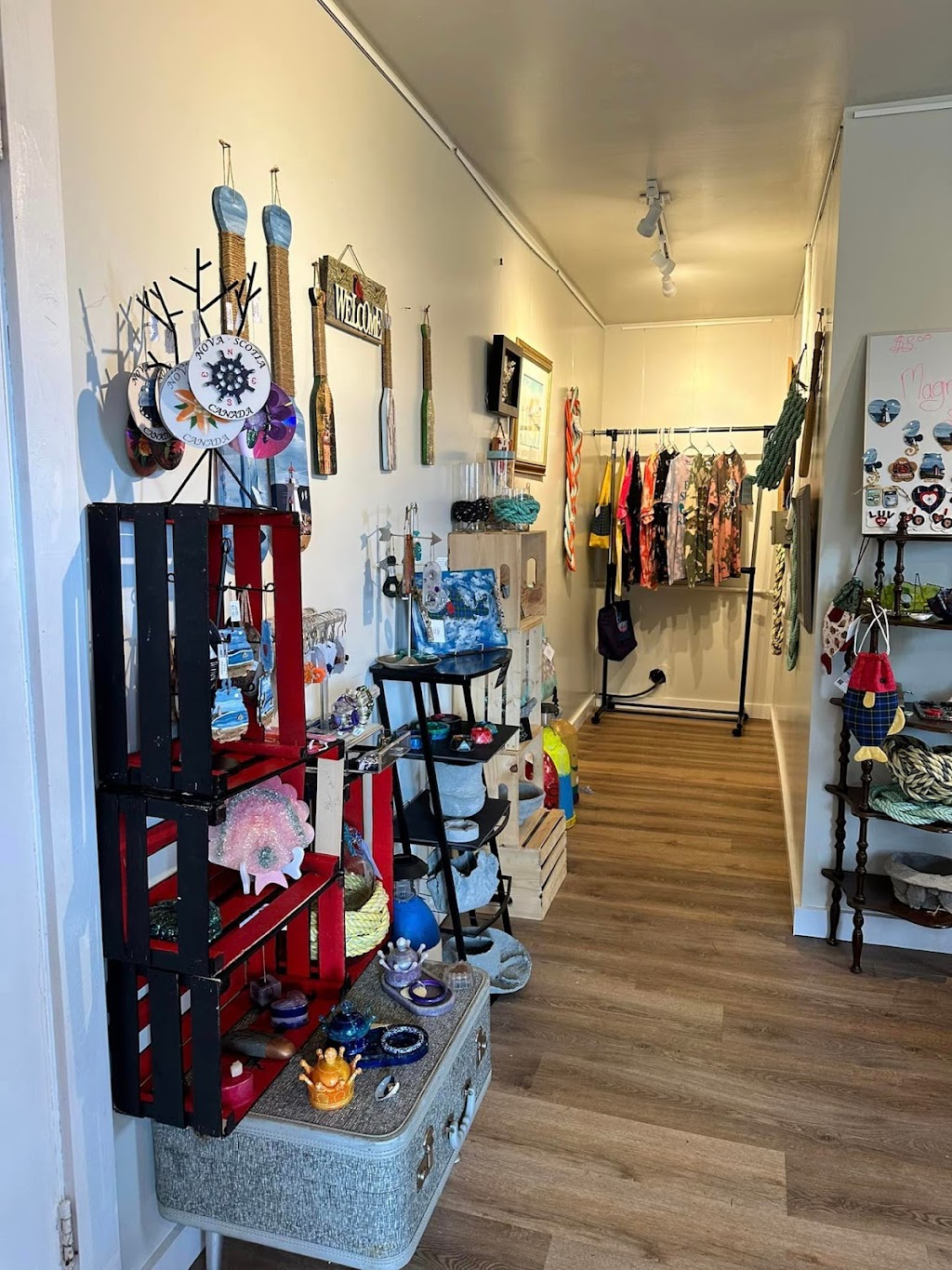 Fundy Light Artisan Gift Shop | Point Prim Lighthouse, Lighthouse Rd, Digby, NS B0V 1A0, Canada | Phone: (902) 249-1991