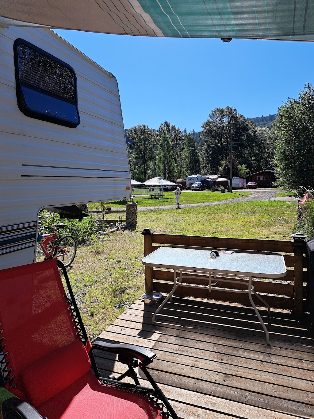 Moyie River Ranch Resort | 8202 Livesley Rd, Yahk, BC V0B 2P0, Canada | Phone: (250) 424-5108