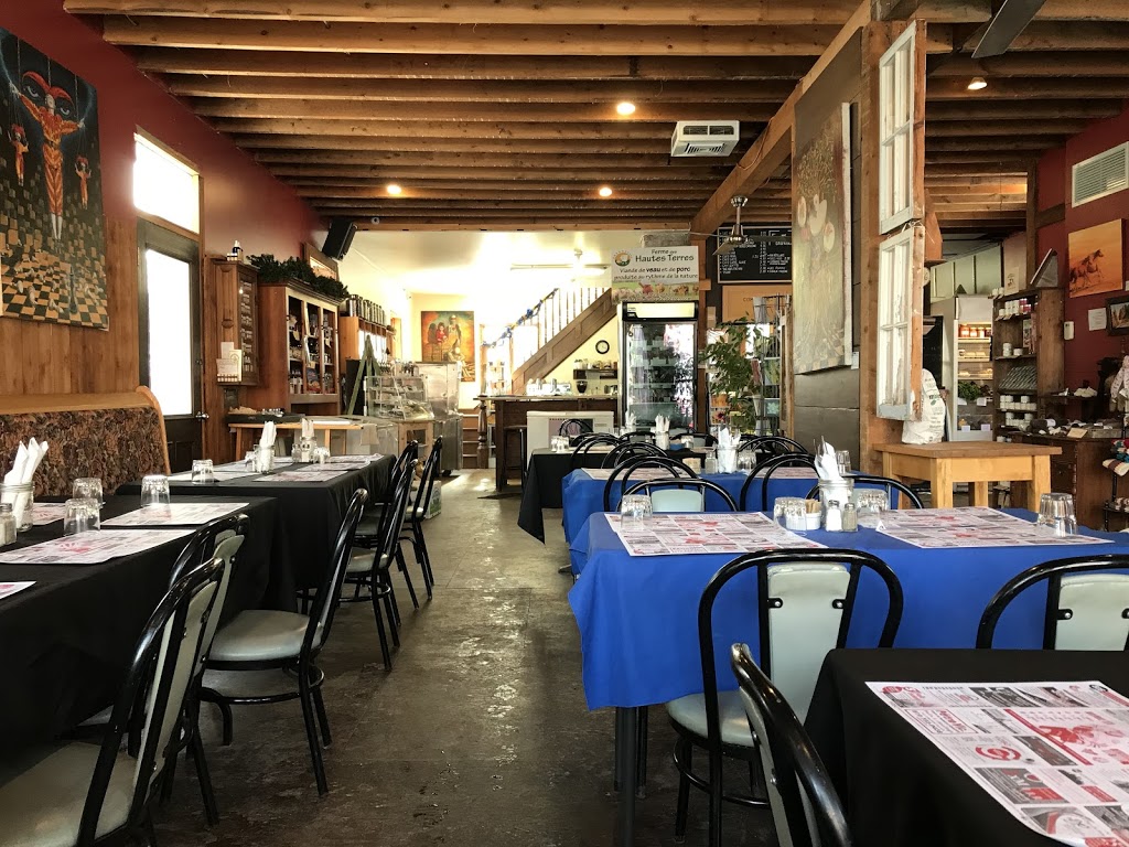 Le Marche Public Mante du Carre | 6 Rue Daniel Johnson, Danville, QC J0A 1A0, Canada | Phone: (819) 839-2843