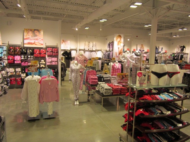 La Vie en Rose Premium Outlets Montreal | 19001 Chemin Notre Dame #318, Mirabel, QC J7J 0T1, Canada | Phone: (450) 419-4923
