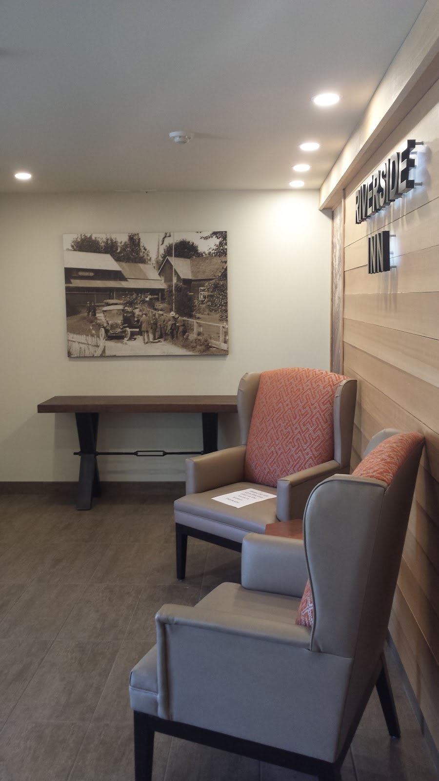 Riverside Inn | 56 N Shore Dr, Lake Cowichan, BC V0R 2G0, Canada | Phone: (250) 749-6373