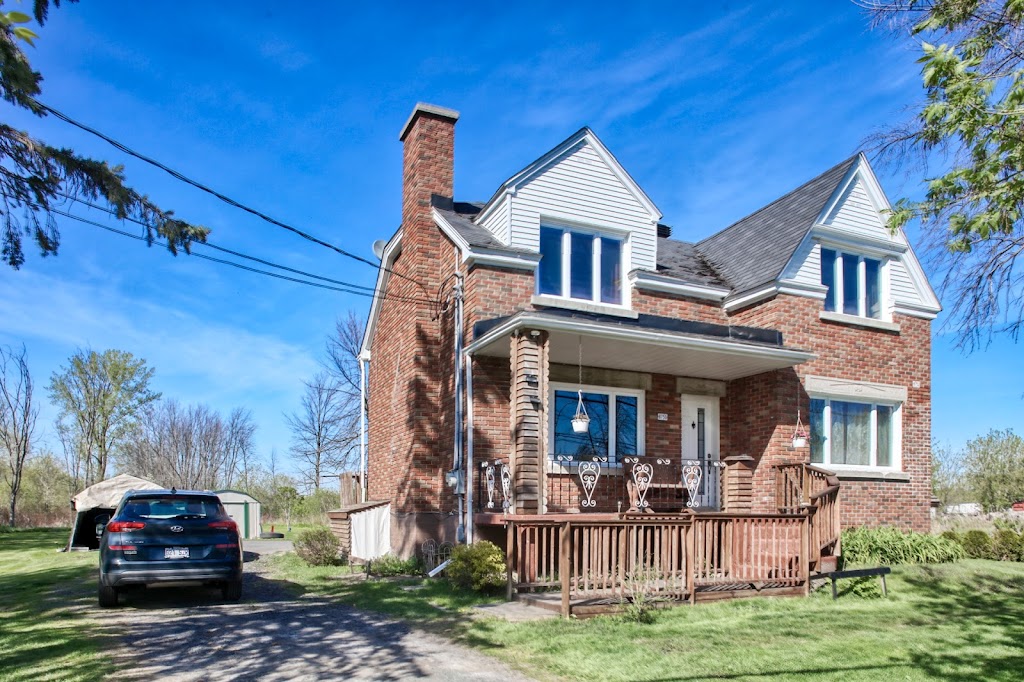 Lyne Gagné courtier immobilier et hypothécaire | 7785 Ch. de Chambly, Saint-Hubert, QC J3Z 0B3, Canada | Phone: (438) 812-3114