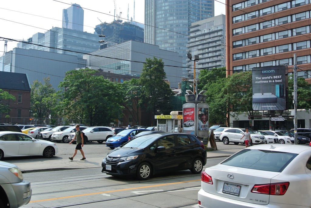 Unit Park | 81 Bond St, Toronto, ON M5B 1X4, Canada | Phone: (416) 366-7275