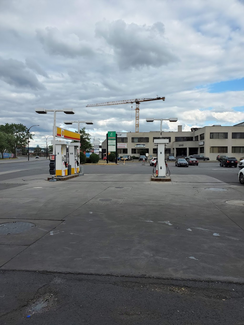 Shell | 360 Blvd. Marcel-Laurin, Saint-Laurent, QC H4M 2L4, Canada | Phone: (514) 744-0491