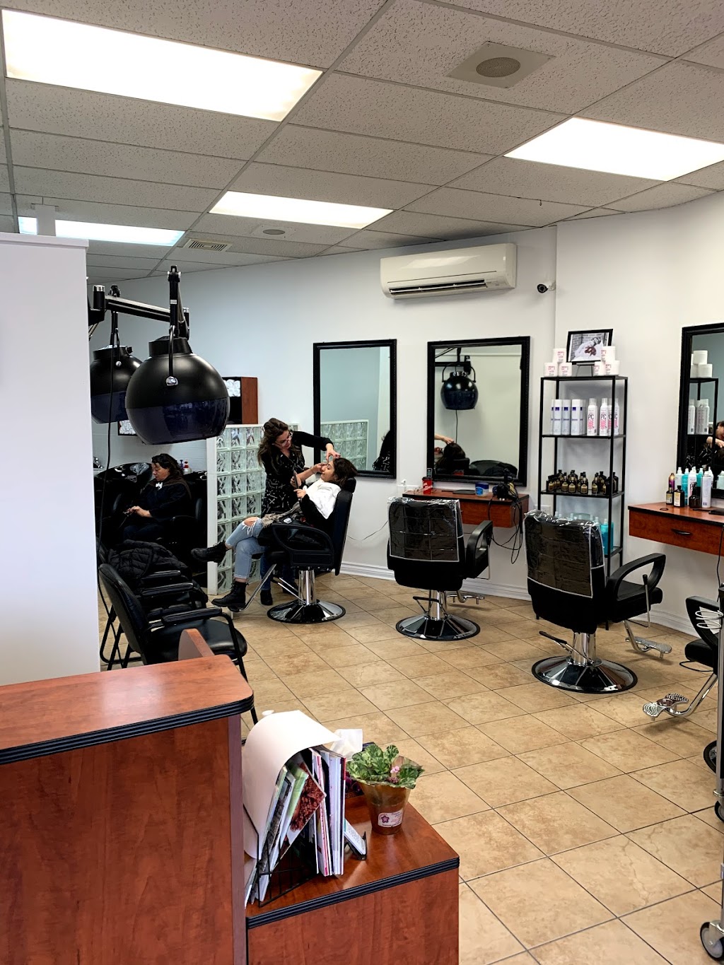 House of Hairstylists | 2090 Lawrence Ave E, Scarborough, ON M1R 2Z5, Canada | Phone: (416) 757-5491