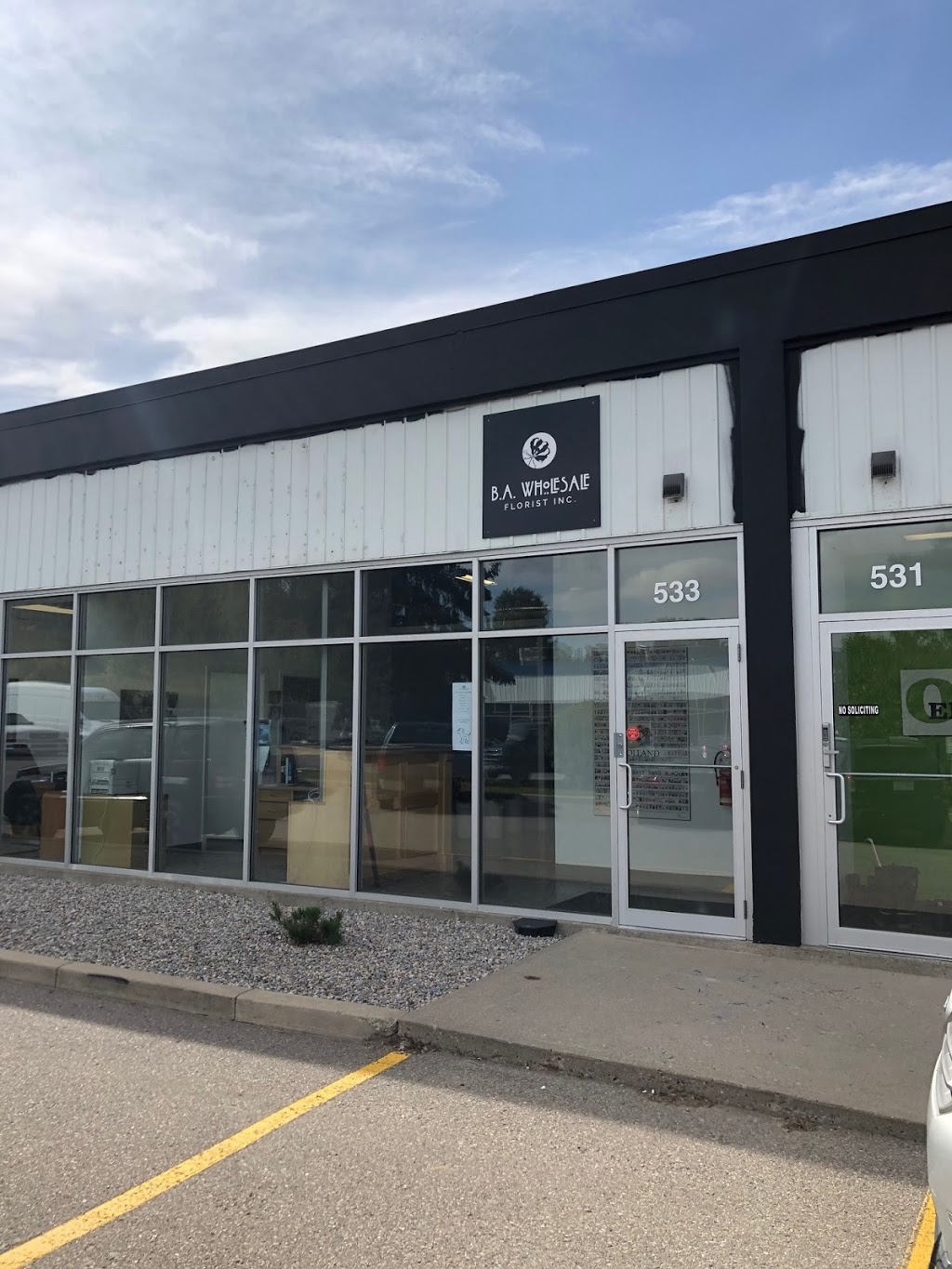 Bernard Anderson Wholesale Florists Inc | 533 Manitou Rd SE, Calgary, AB T2G 4C2, Canada | Phone: (403) 735-9260