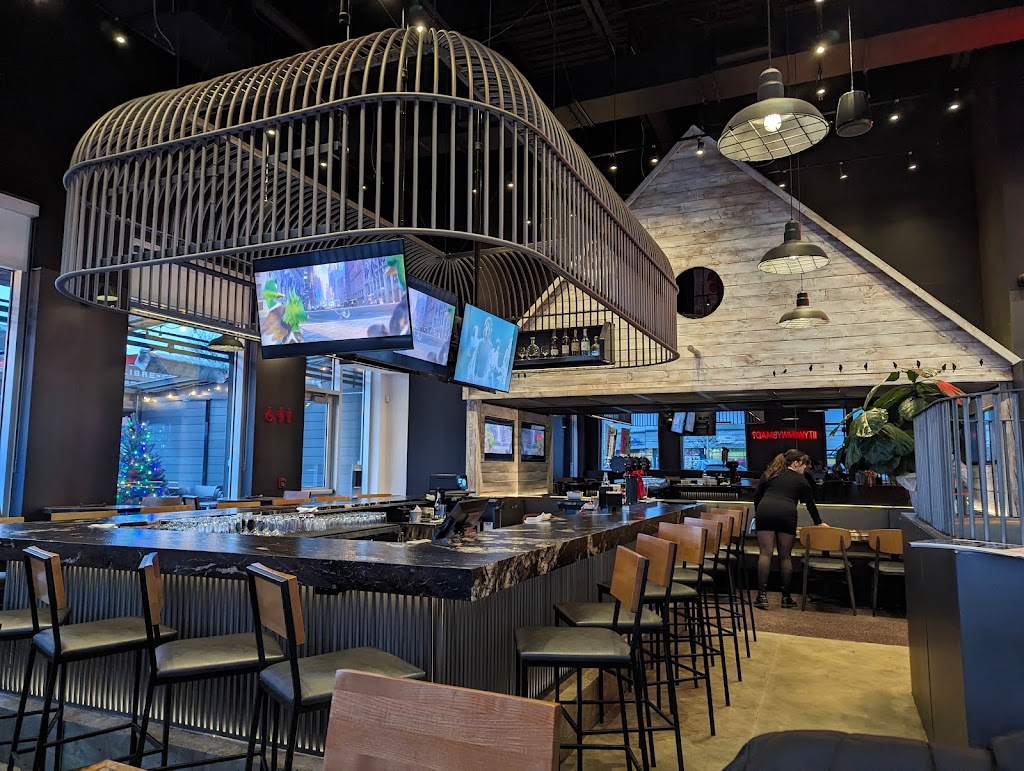 Restaurant Birdhouse Wingerie & Bar | 63 Bd Brunswick, Dollard-des-Ormeaux, QC H9B 2N4, Canada | Phone: (514) 447-9631