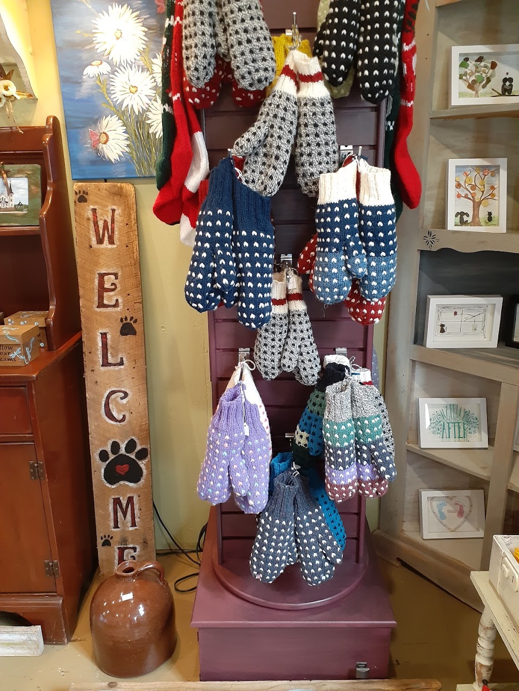 Lilacs and Lanterns | 2535 Winsloe Rd, Oyster Bed, PE C1E 2Z5, Canada | Phone: (902) 218-6574