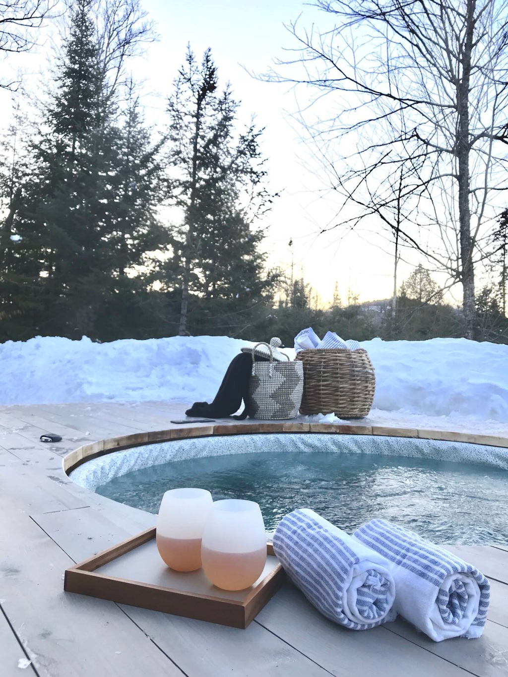 Umari Casa 122 | 69 Chemin de la Pointe-aux-Pères, Lac-Supérieur, QC J0T 1P0, Canada | Phone: (416) 731-6258