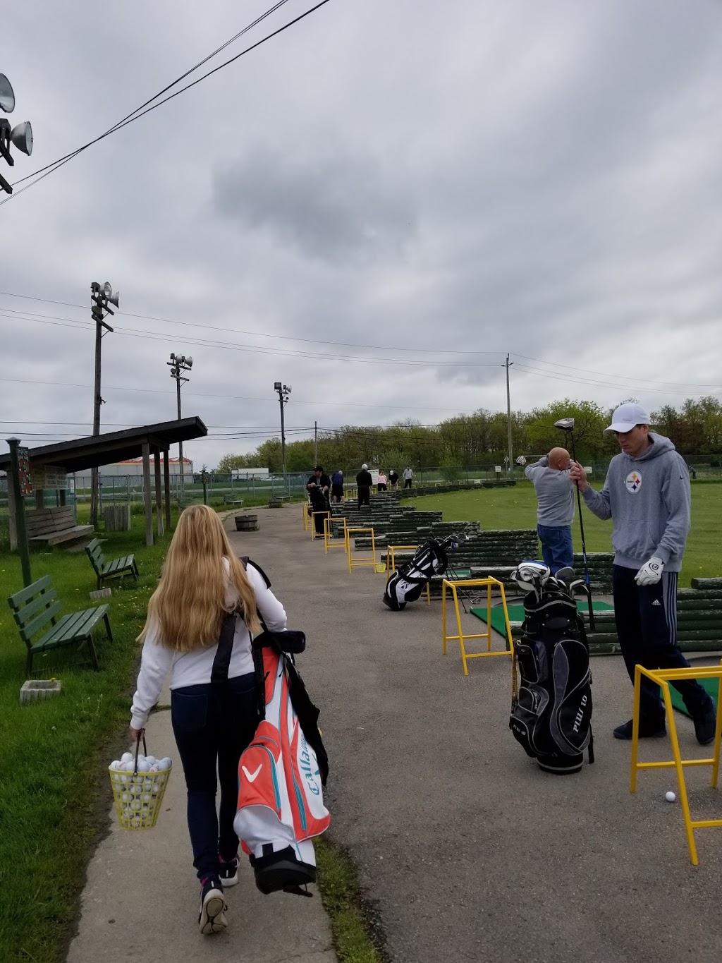 Pros Golf Centre | 22 Green Mountain Rd E, Stoney Creek, ON L8J 2W4, Canada | Phone: (905) 664-6644