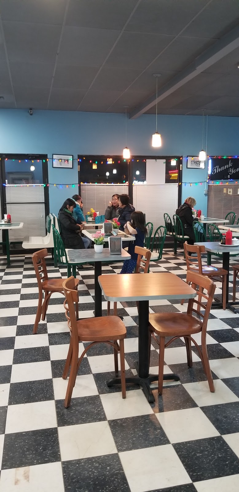 Lina Dinh Restaurant | 2102 22 St W, Saskatoon, SK S7M 0V3, Canada | Phone: (306) 955-0099