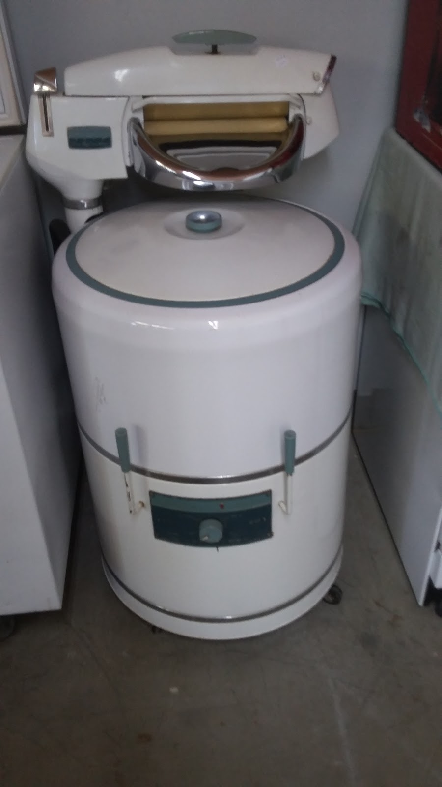 ATELIER DU MEUBLE USAGÉ | 854 Avenue de lAnge-Gardien, LAnge-Gardien, QC J8L 4B9, Canada | Phone: (819) 281-9901