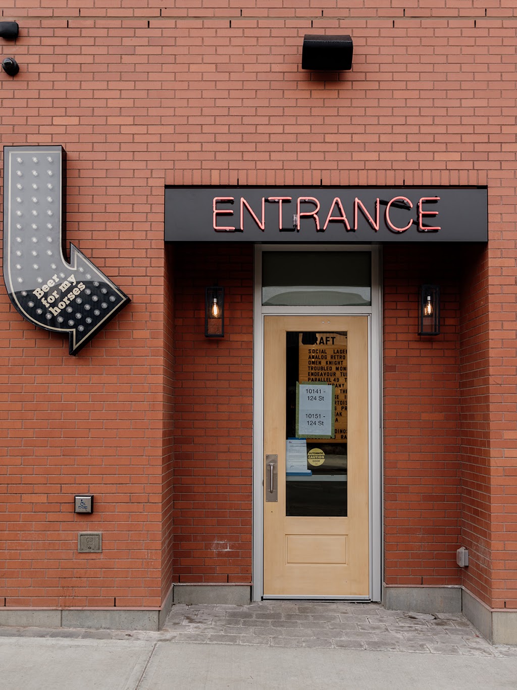 Browns Crafthouse 124th St. | 10141 124 St, Edmonton, AB T5N 1P5, Canada | Phone: (780) 761-1240