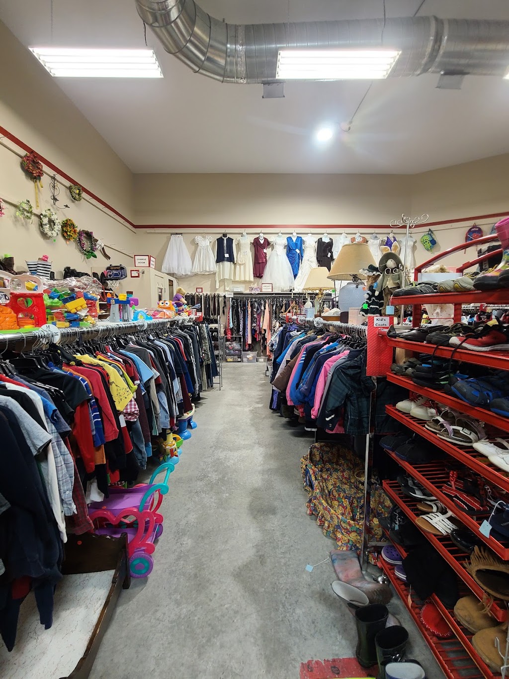 Bellevilles Thrift Store: Supporting BCS | 393 Sidney St, Belleville, ON K8P 3Z9, Canada | Phone: (613) 967-1371