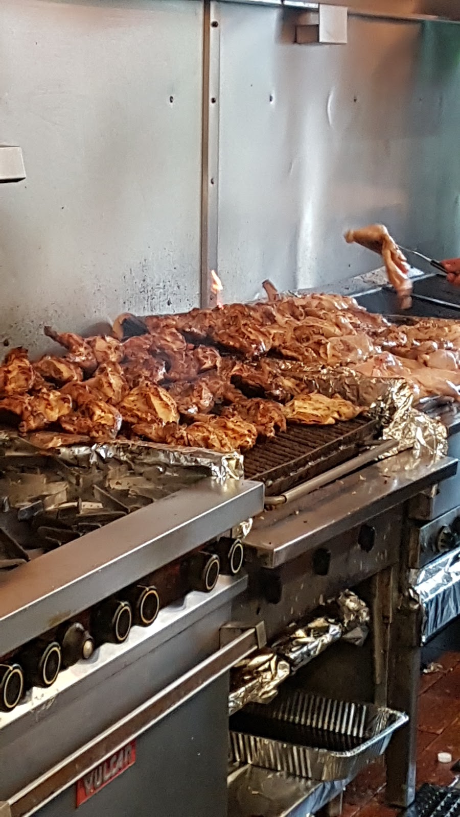 Costa Verde | 370 Oakwood Ave, York, ON M6E 2V4, Canada | Phone: (416) 658-9577