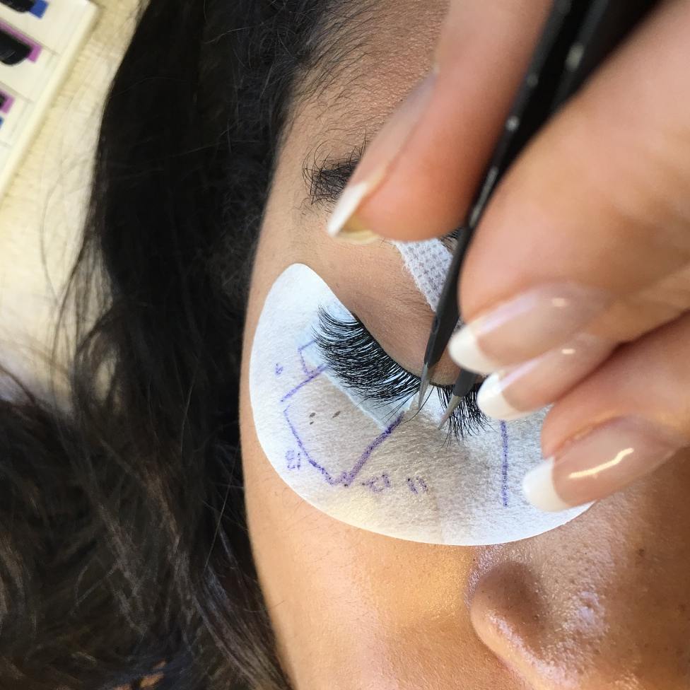 Vixens Beauty Den | 298 Nelson St, Barrie, ON L4M 4L1, Canada | Phone: (705) 716-1336
