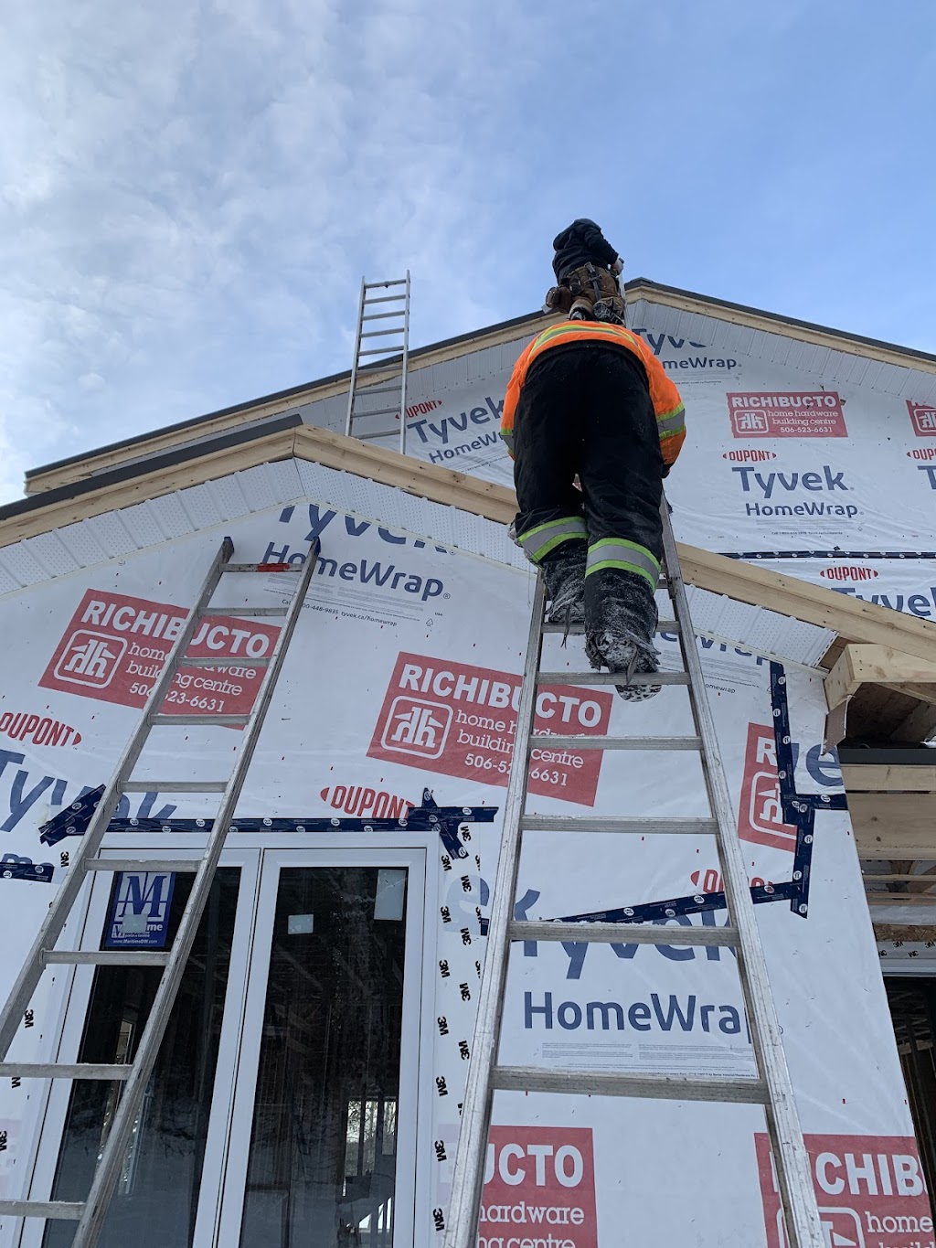 MT Roofing / Maintenance INC | 144 Edinburgh Dr, Moncton, NB E1E 2K7, Canada | Phone: (506) 381-0660