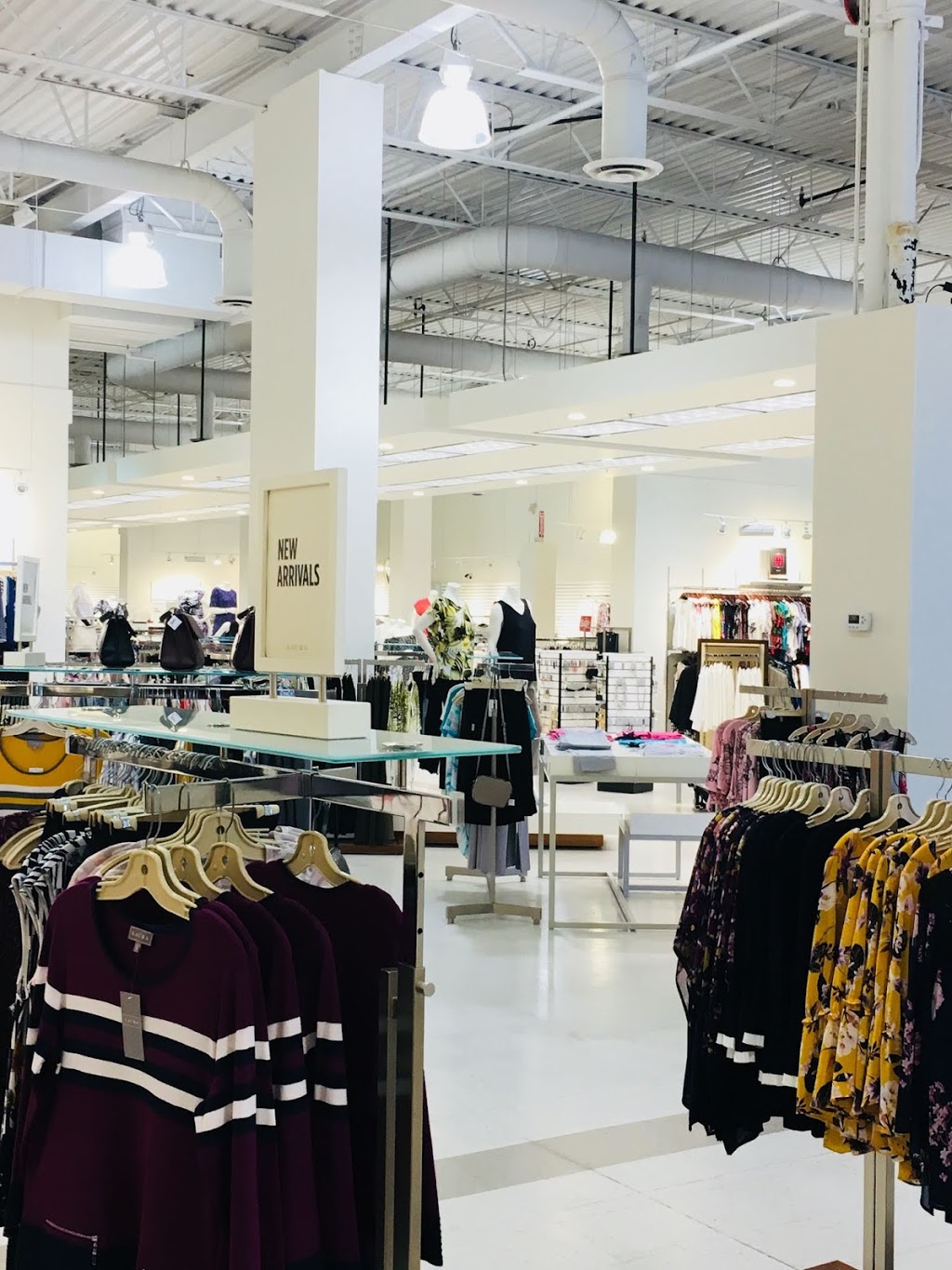 Laura | 1667 Merivale Rd, Nepean, ON K2G 3K2, Canada | Phone: (613) 727-9198