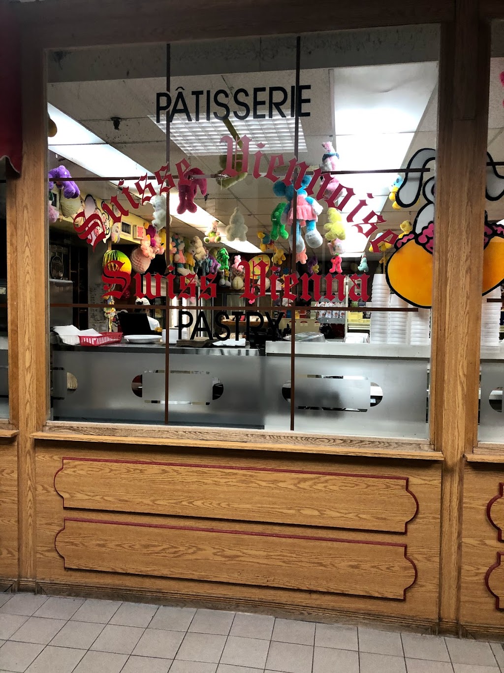 Swiss Vienna Patisserie | 297 Boul Saint-Jean, Pointe-Claire, QC H9R 3J1, Canada | Phone: (514) 697-2280
