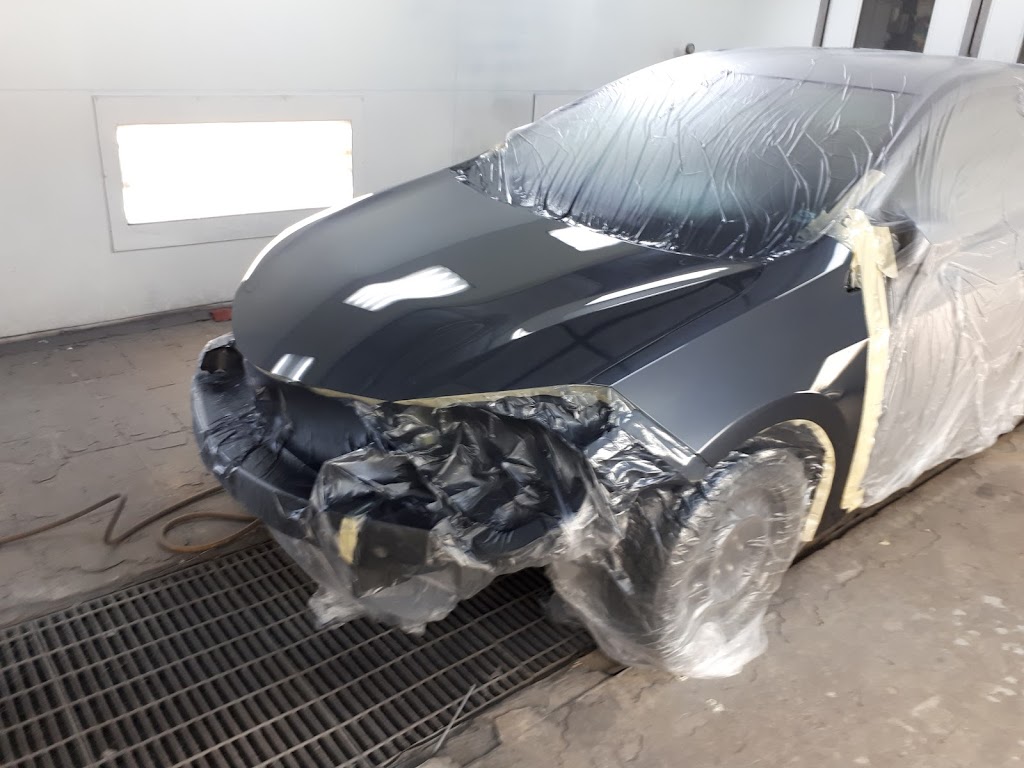 Carrossier ProColor Pierrefonds | 17080 Claude St, Montreal, QC H9J 2M9, Canada | Phone: (514) 626-6177