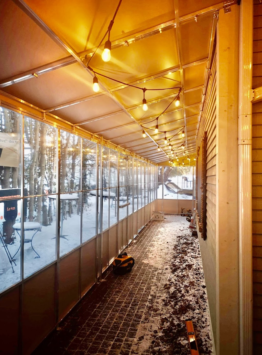 Auvents & Abris DAujourdHui | 41 Rue Grégoire, Bromont, QC J2L 1V7, Canada | Phone: (450) 263-9224