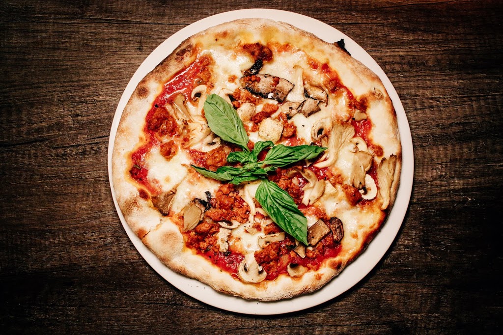 La Vecchia Restaurant | 2405 Yonge St A, Toronto, ON M4P 2E7, Canada | Phone: (416) 489-0630